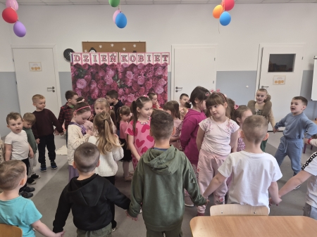 Dzień kobiet w przedszkolu.